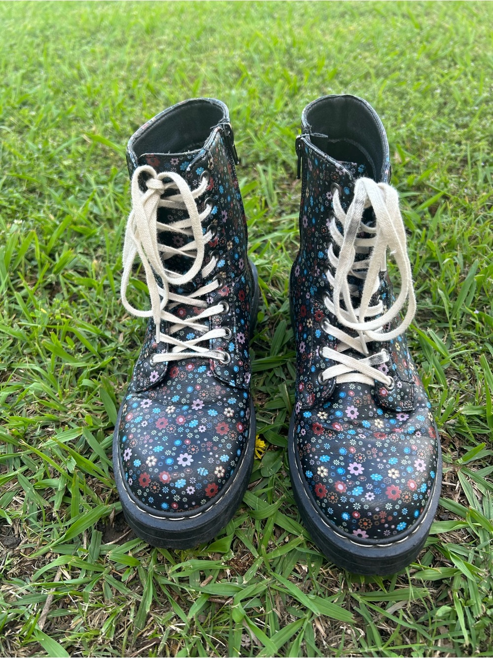 Cute & Edgy KAEDY Black Floral Lace-Up Side Zip Chunky Combat Boots Size 7.5 - Picture 2 of 6